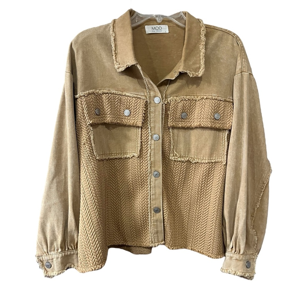 EUC MOD On Trend Wheat Crop Button Up Top Size L.